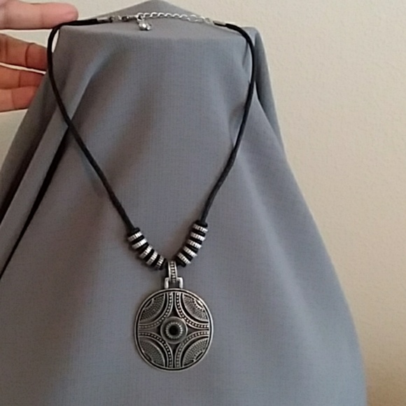 Necklace and matching earrings - Picture 6 of 6